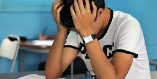 إصابة طالبة ثانوية عامة بتشنجات داخل لجنة امتحانات ونقلها للمستشفى بأبوتشت شمال قنا 1 إصابة طالبة ثانوية عامة بتشنجات داخل لجنة امتحانات ونقلها للمستشفى بأبوتشت شمال قنا