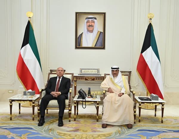 ولي عهد الكويت يستقبل نائب رئيس مجلس الوزراء للتنمية الصناعية وزير الصناعة والنقل 1 ولي عهد الكويت يستقبل نائب رئيس مجلس الوزراء للتنمية الصناعية وزير الصناعة والنقل