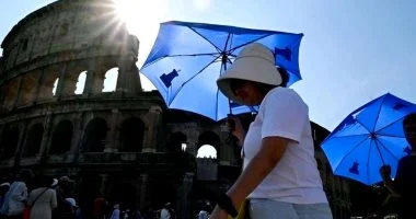 أوروبا تحت وطأة موجة حر استثنائية.. والتدابير الوقائية تتواصل 1 أوروبا تحت وطأة موجة حر استثنائية.. والتدابير الوقائية تتواصل