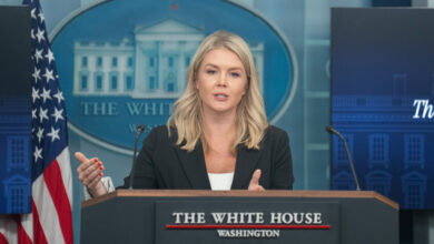 المتحدثة باسم البيت الأبيض تطالب عائلة بايدن بالصمت