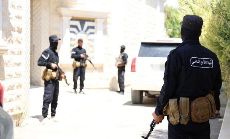  احالة مفتي سوريا السابق ومسؤولين بارزين في عهد الأسد إلى قاضي التحقيق