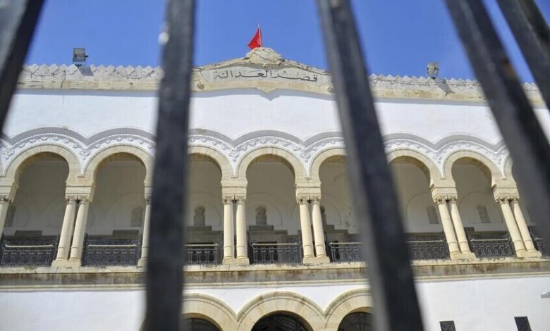 القضاء التونسي يصدر أحكاما بالسجن تصل إلى 35 عاما في "قضية التآمر على أمن الدولة"