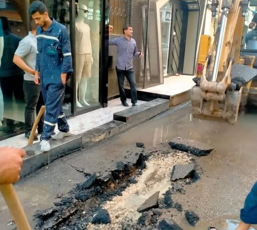 استجابة سريعة لكسر مفاجئ بخط مياه الشرب بمنطقة فلل الجامعة بالزقازيق بالشرقية