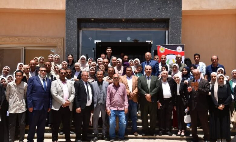 وحدة التضامن الاجتماعي بجامعة الوادي الجديد تكرم اوائل كليات الجامعة 1 وحدة التضامن الاجتماعي بجامعة الوادي الجديد تكرم اوائل كليات الجامعة