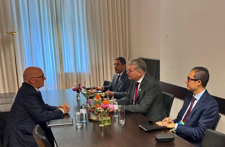 وزير البترول يعقد اجتماعًا مع نائب وزير الطاقة لمقاطعة ألبرتا الكندية