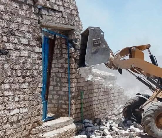 إزالة 26 حالة تعدى بمساحة 5639 م2 بمدن أسوان وإدفو ضمن المرحلة الثالثة للموجه الـ 26 1 إزالة 26 حالة تعدى بمساحة 5639 م2 بمدن أسوان وإدفو ضمن المرحلة الثالثة للموجه الـ 26