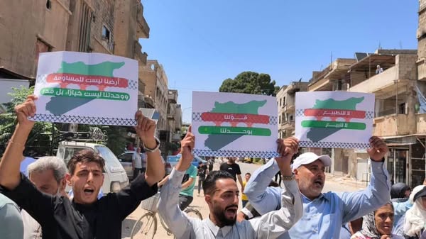 مسيرة غضب شعبية في مخيم اليرموك بدمشق، رفضاً للتطبيع مع العدو الصهيوني 1 مسيرة غضب شعبية في مخيم اليرموك بدمشق، رفضاً للتطبيع مع العدو الصهيوني