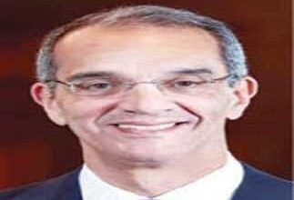 القبض على المتهم بسرقة مقتنيات ذهبية وفضية من فيلا وزير الاتصالات 