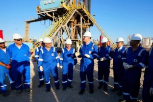 وزير البترول يجري زيارة ميدانية إلى موقع بئر "بيجونا-2" الواقع ضمن منطقة امتياز "نيو منزلة" بالدقهلية 2 وزير البترول يجري زيارة ميدانية إلى موقع بئر "بيجونا-2" الواقع ضمن منطقة امتياز "نيو منزلة" بالدقهلية