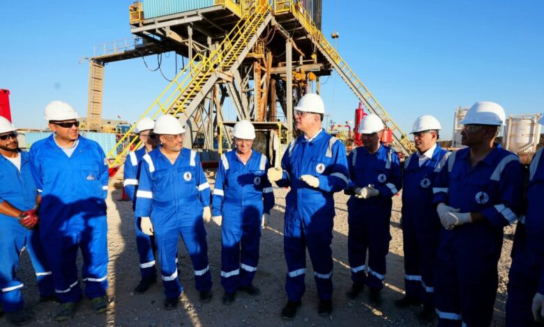 وزير البترول يجري زيارة ميدانية إلى موقع بئر "بيجونا-2" الواقع ضمن منطقة امتياز "نيو منزلة" بالدقهلية 1 وزير البترول يجري زيارة ميدانية إلى موقع بئر "بيجونا-2" الواقع ضمن منطقة امتياز "نيو منزلة" بالدقهلية