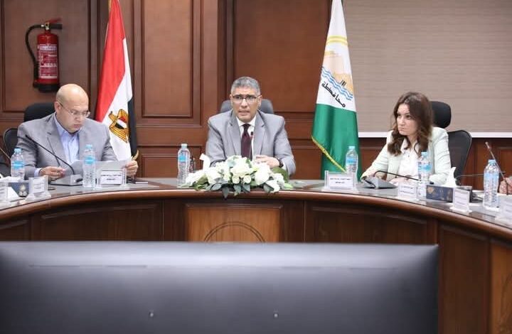 محافظ الجيزة يبحث مع "الكهرباء"آليات دعم وتمويل منظومة الجمع المنزلي للمخلفات  ---- 