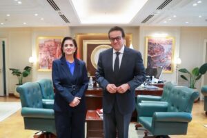 وزير الصحة يبحث مع المدير الإقليمي لمنظمة الصحة العالمية تعزيز التعاون الصحي 