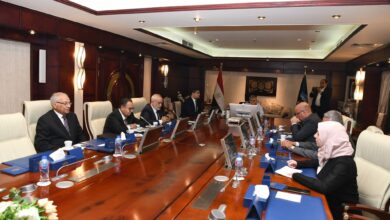 رئيس هيئة قناة السويس يبحث سبل عقد شراكة مع مجموعة UW القبرصية 
