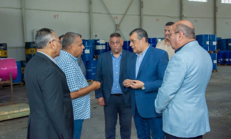 وزير الدولة للإنتاج الحربي يتفقد خطوط الإنتاج بشركة هليوبوليس للصناعات الكيماوية ( مصنع 81 الحربى ) 1 وزير الدولة للإنتاج الحربي يتفقد خطوط الإنتاج بشركة هليوبوليس للصناعات الكيماوية ( مصنع 81 الحربى )