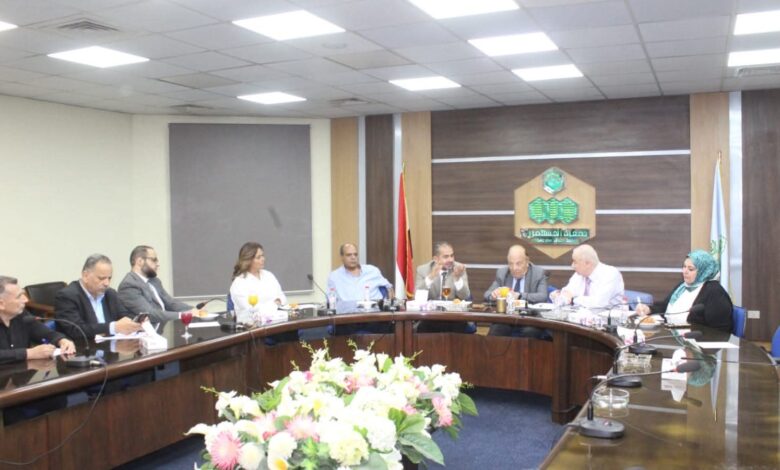 مستثمرو العاشر يناقشون مع وزير الإسكان أزمة المقنن المائي 1 مستثمرو العاشر يناقشون مع وزير الإسكان أزمة المقنن المائي