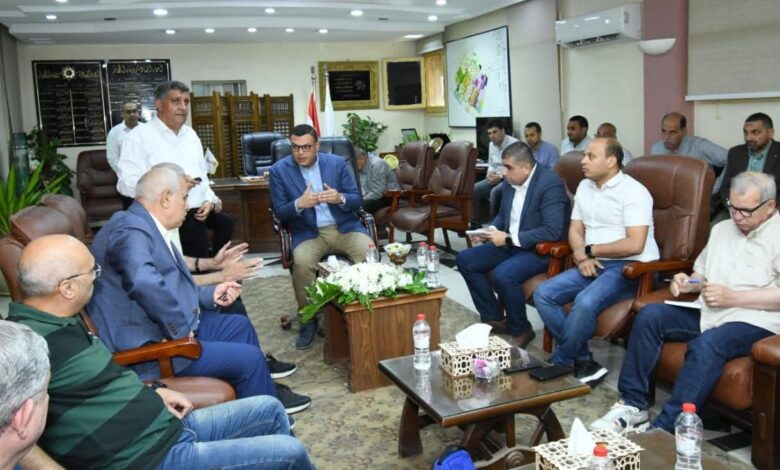 وزير الإسكان يعقد اجتماعًا بمقر جهاز "مدينة السادات" لمتابعة سير العمل