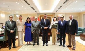 وزير الصحة يستقبل وفد «الصحة العالمية» للاستعداد لتجديد الاعتماد الدولي لهيئة الدواء المصرية 2 وزير الصحة يستقبل وفد «الصحة العالمية» للاستعداد لتجديد الاعتماد الدولي لهيئة الدواء المصرية