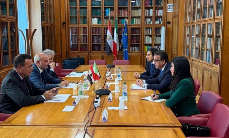 وزير الصحة يلتقي وزير الصحة الإيطالي لمناقشة تعزيز التعاون الثنائي 