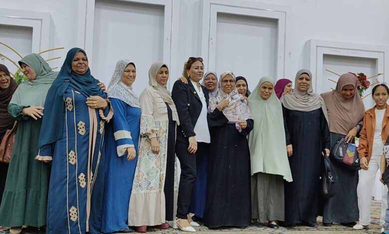 تعليمية محافظة قنا تكرم مديرة مدرسة «معركة التحرير الابتدائية» بعد رحلة عطاء وإخلاص للعمل 1 تعليمية محافظة قنا تكرم مديرة مدرسة «معركة التحرير الابتدائية» بعد رحلة عطاء وإخلاص للعمل