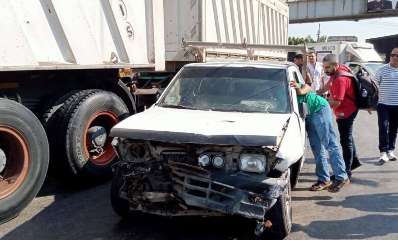 الطريق الزراعي أمام مدينة قها يفتح مجددا بعد تصادم سيارتين نقل