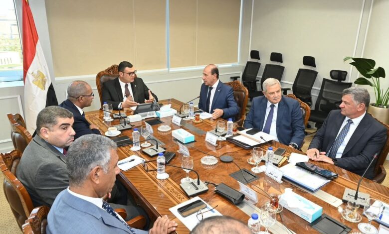 وزير الإسكان يعقد اجتماعًا لمتابعة موقف المشروعات الجاري تنفيذها ضمن المبادرة الرئاسية حياة كريمة 1 وزير الإسكان يعقد اجتماعًا لمتابعة موقف المشروعات الجاري تنفيذها ضمن المبادرة الرئاسية حياة كريمة