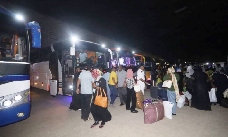 محافظ أسوان يتابع تقديم التسهيلات للأخوة الأشقاء السودانيين لعودتهم إلى وطنهم عبر معبر قسطل البرى 1 محافظ أسوان يتابع تقديم التسهيلات للأخوة الأشقاء السودانيين لعودتهم إلى وطنهم عبر معبر قسطل البرى