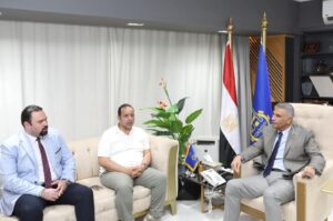 محافظ اسوان يستقبل مساعد وزير الصحة للمشروعات القومية 
