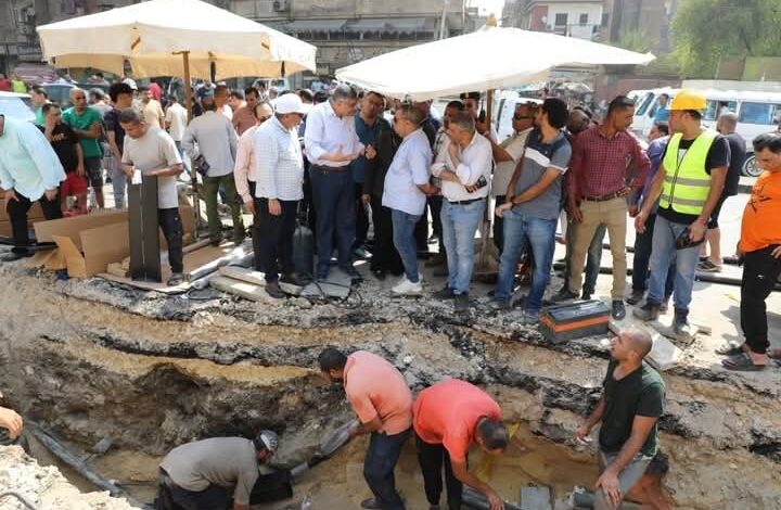 محافظ الجيزة يتابع ميدانياً أعمال إصلاح العطل الطارئ بالكابل الكهربائي الأرضي بساقية مكى