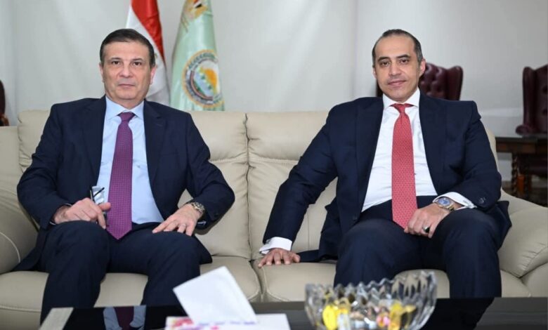 وزير الزراعة يستقبل وزير الشئون النيابية  لمناقشة التعديلات المرتقبة لقانون التعاونيات الزراعية 