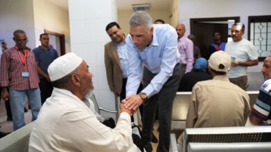 محافظ أسوان يتابع ميدانياً تقديم الخدمات ضمن منظومة التأمين الصحى الشامل 