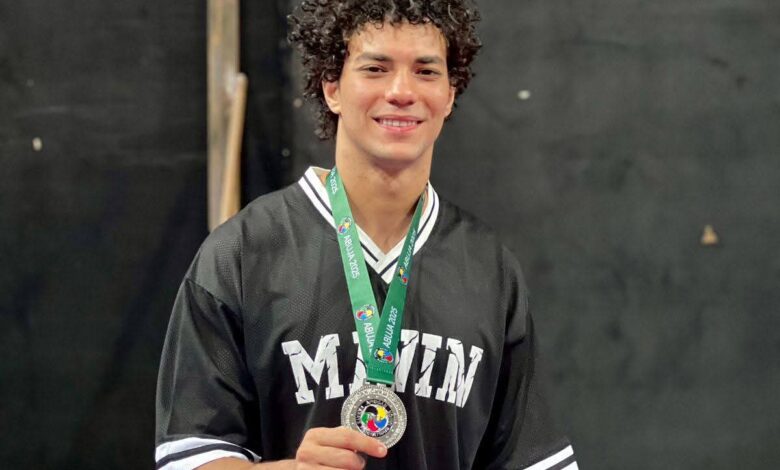 طالب بجامعة المنصورة يحصد فضية إفريقيا للكاراتيه في الكاتا الجماعي 1 طالب بجامعة المنصورة يحصد فضية إفريقيا للكاراتيه في الكاتا الجماعي