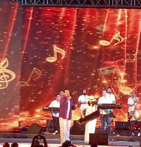 إيهاب توفيق يتألق بافتتاح مهرجان الأوبرا الصيفي بالإسكندرية