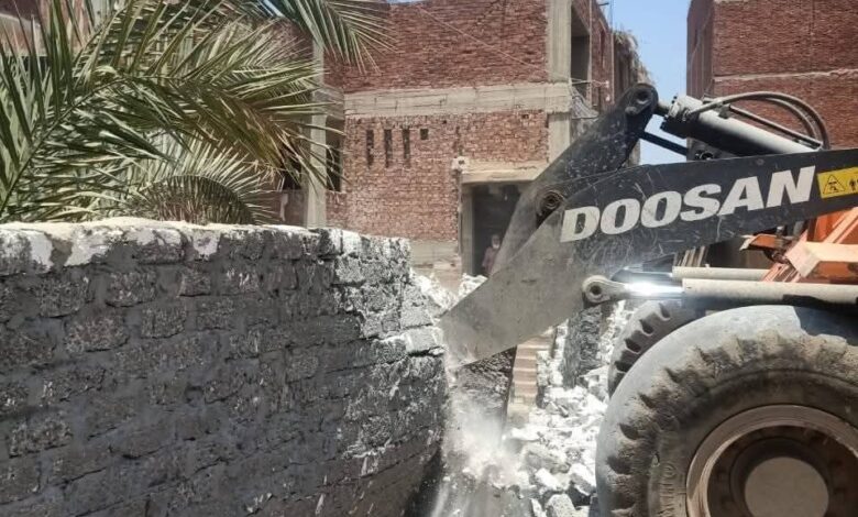 إزالة 6 حالات تعدي بمساحة 144 متراً بمركزي الزقازيق ومنيا القمح بالشرقية 1 إزالة 6 حالات تعدي بمساحة 144 متراً بمركزي الزقازيق ومنيا القمح بالشرقية