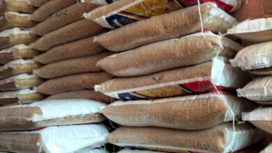 ضبط 2 طن مكرونة و1200 زجاجة مياه غازية مجهولة المصدر بالعاشر من رمضان بالشرقية