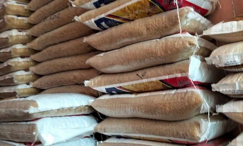 ضبط 2 طن مكرونة و1200 زجاجة مياه غازية مجهولة المصدر بالعاشر من رمضان بالشرقية 1 ضبط 2 طن مكرونة و1200 زجاجة مياه غازية مجهولة المصدر بالعاشر من رمضان بالشرقية