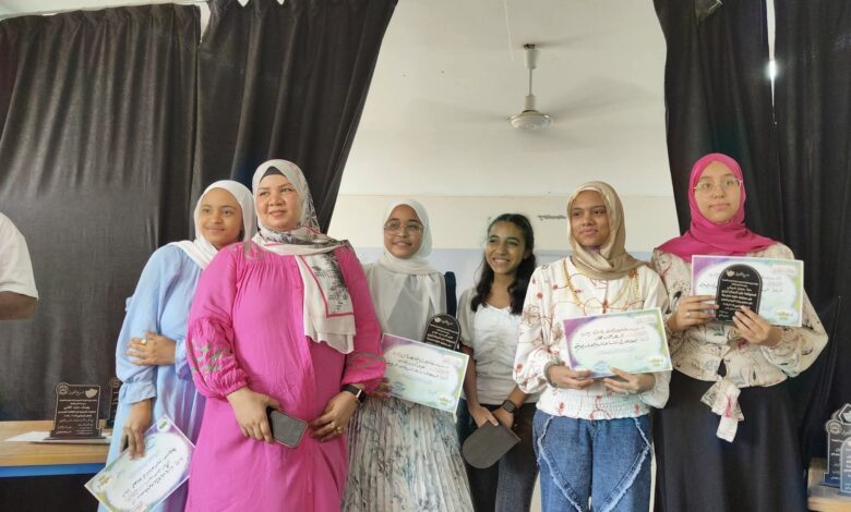 توجيةالتربية المسرحية بتعليمة قوص يكرم القيادات التعليمية والثقافية والطلاب الفائقين