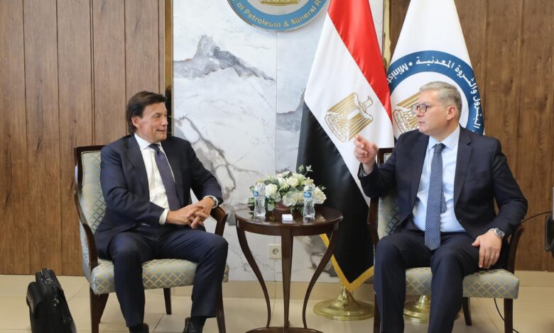 وزير البترول يعقد اجتماعًا موسعًا مع الرئيس التنفيذي لشركة "دانا غاز" 1 وزير البترول يعقد اجتماعًا موسعًا مع الرئيس التنفيذي لشركة "دانا غاز"