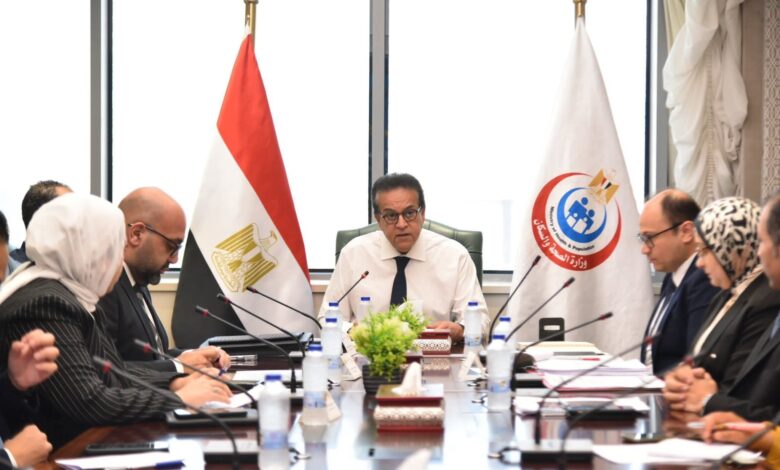 وزير الصحة يعقد اجتماعًا لمتابعة إنجازات قطاع الطب العلاجي خلال مايو
