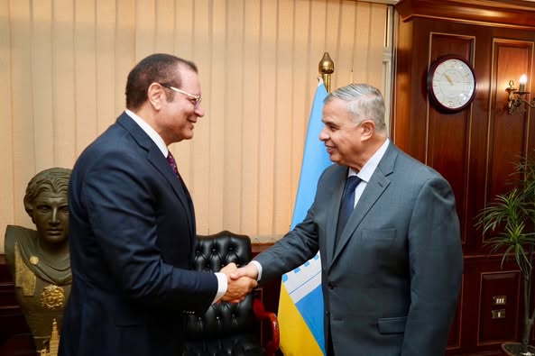 رئيس هيئة الاعتماد والرقابة الصحية يلتقي محافظ الإسكندرية لمناقشة خطة شاملة لاعتماد المنشآت الصحية 1 رئيس هيئة الاعتماد والرقابة الصحية يلتقي محافظ الإسكندرية لمناقشة خطة شاملة لاعتماد المنشآت الصحية