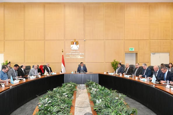 وزير الإسكان يتابع موقف تنفيذ منطقة الأعمال المركزية بالعاصمة الإدارية الجديدة وأبراج وبحيرات "داون تاون"  