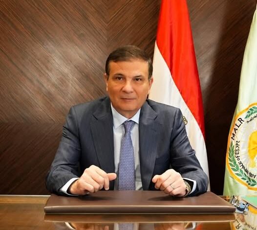 وزير الزراعة يُشكّل لجنة لاختيار الفائزين بجوائز مركز البحوث الزراعية 1 وزير الزراعة يُشكّل لجنة لاختيار الفائزين بجوائز مركز البحوث الزراعية