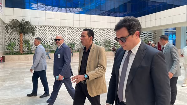 وزير الثقافة يتوجه إلى مستشفى معهد ناصر لمتابعة إجراءات خروج جثمان الأديب الكبير صنع الله إبراهيم 1 وزير الثقافة يتوجه إلى مستشفى معهد ناصر لمتابعة إجراءات خروج جثمان الأديب الكبير صنع الله إبراهيم