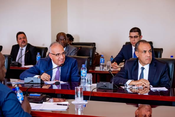 بتوجيهات من السيد رئيس الجمهورية.. وزير الخارجية يلتقي بالرئيس الأوغندي 1 بتوجيهات من السيد رئيس الجمهورية.. وزير الخارجية يلتقي بالرئيس الأوغندي