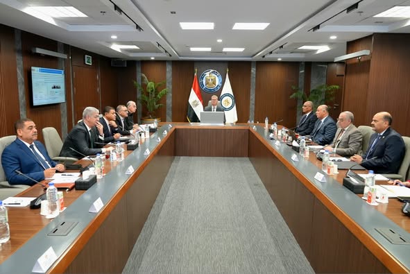وزير البترول يعقد اجتماعًا لمتابعة الموقف التنفيذي لمشروع مجمع شركة البحر الأحمر الوطنية للبتروكيماويات  