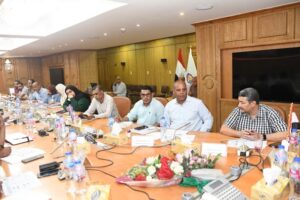 محافظ قنا يتابع موقف التقنين والتصالح ويوجه بسرعة إنهاء الطلبات قبل صدور اللائحة الجديدة