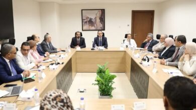 نائب وزير الصحة يترأس اجتماعًا لتطوير آليات معايير السلامة والصحة المهنية في المنشآت الطبية