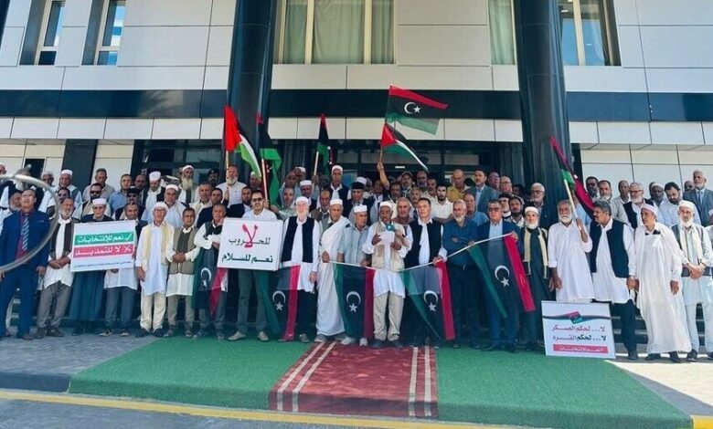 بلديات ومنظمات مدنية تطالب بالانتخابات والدستور وترفض أي مرحلة انتقالية جديدة في ليبيا