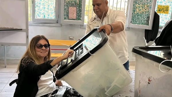 المشرف العام على المجلس القومي للأشخاص ذوي الإعاقة تُدلي بصوتها في انتخابات مجلس الشيوخ 2025 1 المشرف العام على المجلس القومي للأشخاص ذوي الإعاقة تُدلي بصوتها في انتخابات مجلس الشيوخ 2025