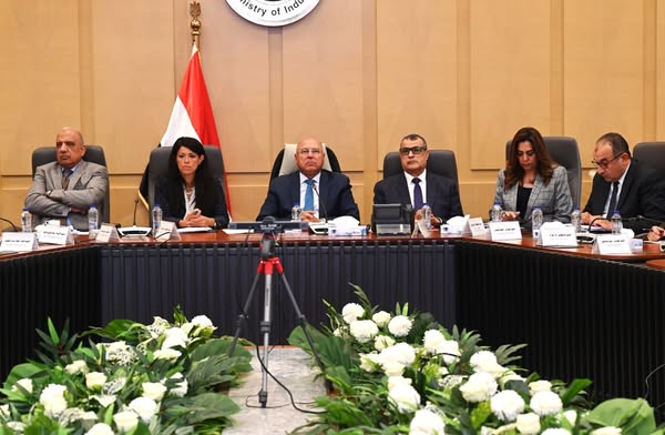 كامل الوزير يترأس الاجتماع الثامن والعشرين للمجموعة الوزارية للتنمية الصناعية 1 كامل الوزير يترأس الاجتماع الثامن والعشرين للمجموعة الوزارية للتنمية الصناعية