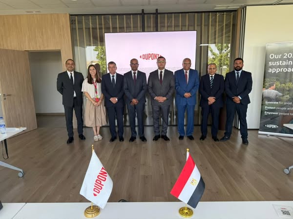 وزير الإسكان يصل مدينة برشلونة الإسبانية ويلتقي مسئولي شركتي (DUPONT) و(IETOS) 1 وزير الإسكان يصل مدينة برشلونة الإسبانية ويلتقي مسئولي شركتي (DUPONT) و(IETOS)